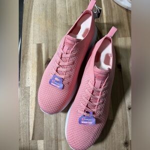 NWT Skechers women’s 11 slip ons.